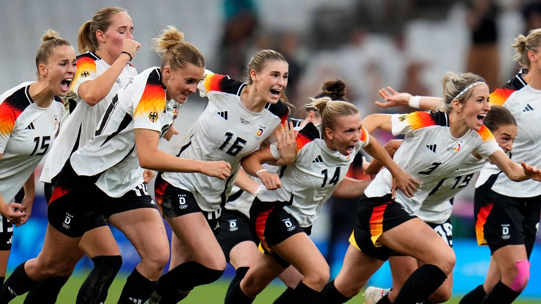 Die deutschen Fußballerinnen werden bei Olympia auf jeden Fall um eine Medaille spielen.