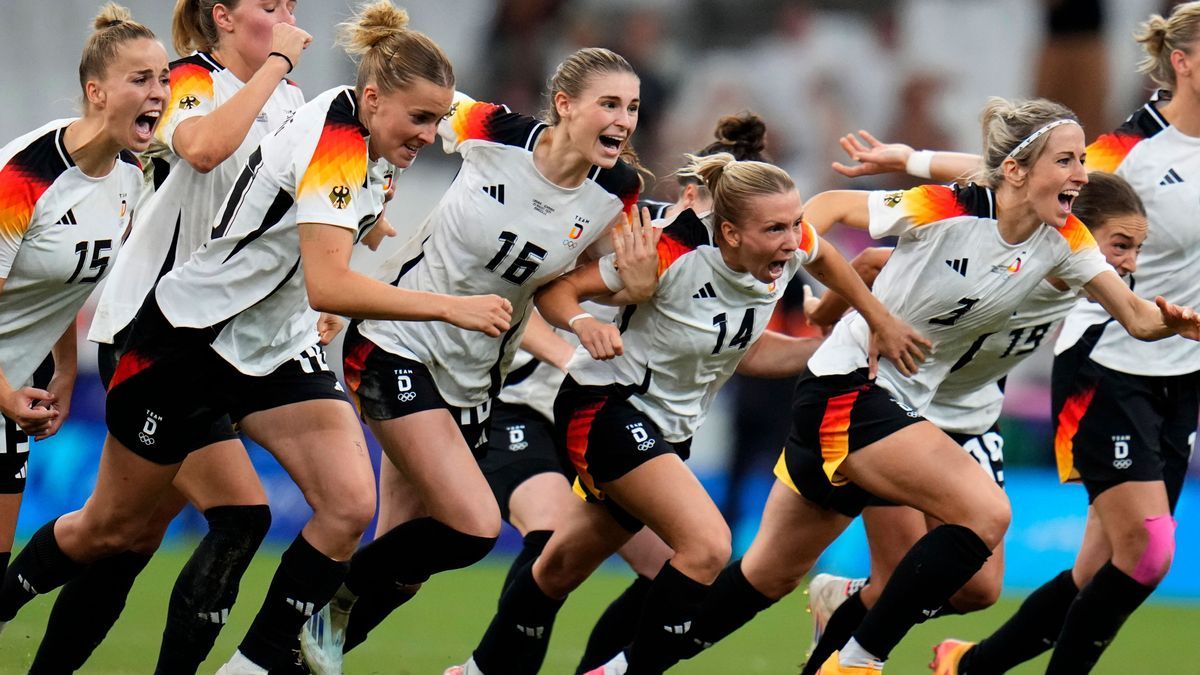 Die deutschen Fußballerinnen werden bei Olympia auf jeden Fall um eine Medaille spielen.