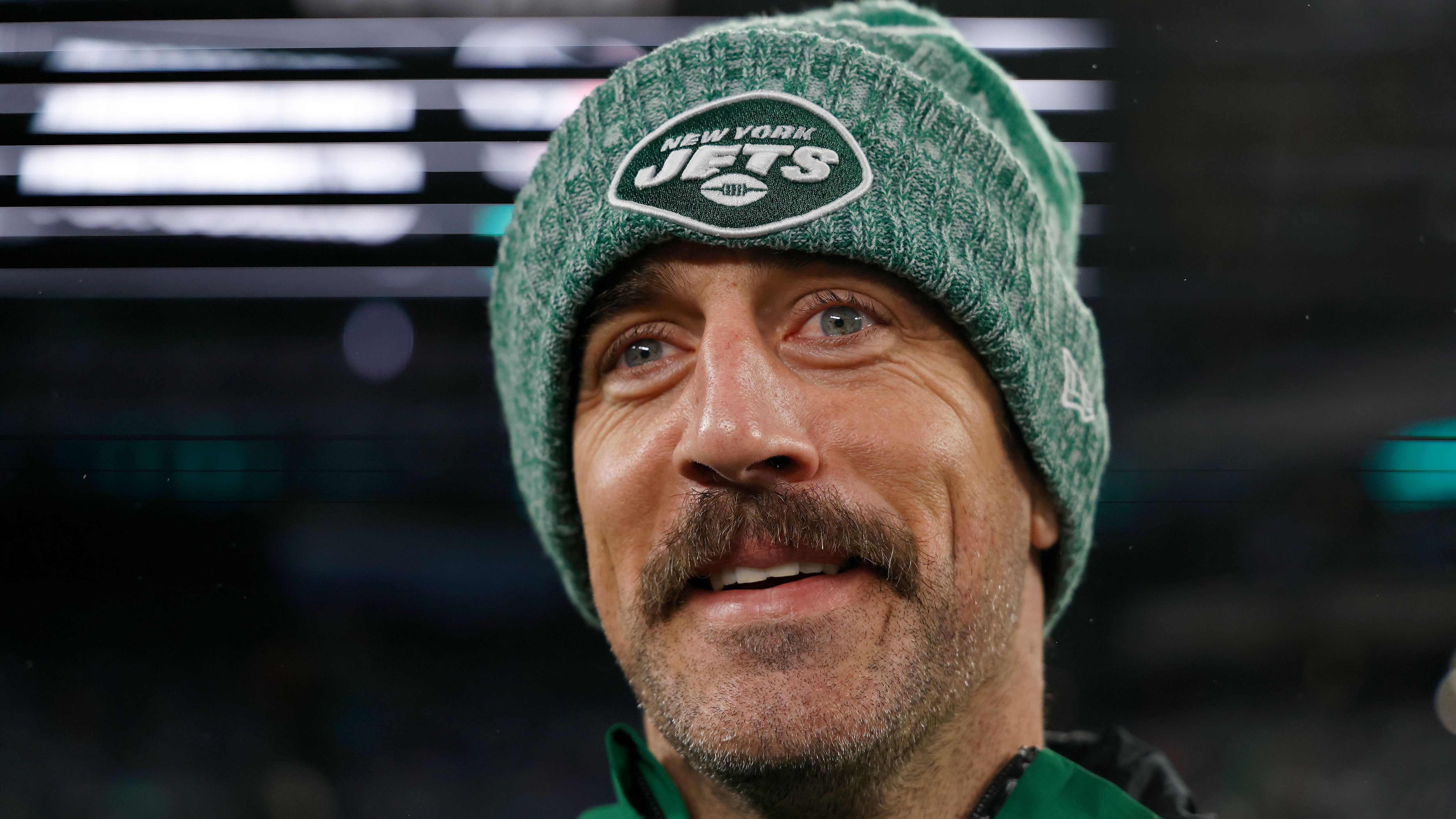 <strong>New York Jets - Der Flieger mit Pilot Rodgers</strong><br>Entweder wird bei der Landung geklatscht oder es wird ein Absturz. Die Jets setzen mit den Neuzugängen Haason Reddick und Mike Williams weiter alles auf den über 40-jährigen Aaron Rodgers. Hoffentlich bleibt er diesmal länger fit als vier Spielzüge. Denn ansonsten wiederholt sich 2023 für die Jets. Im letzten Jahr war deren Hoffnung Rodgers mehr ein Politiker, Podcaster und Comedian als ein Football-Spieler. Das muss sich ändern, ansonsten werden Jobs ihr Ende finden.