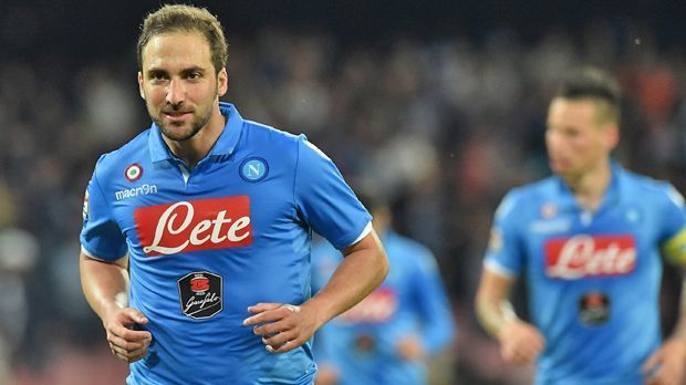 
                <strong>Gonzalo Higuain</strong><br>
                Für Neapel reichte es in der letzten Saison nur zum fünften Platz in der Serie A. Die Folge: Superstar Gonzalo Higuain sieht die Champions League nur im TV.
              