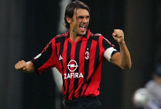 
                <strong>Linker Innenverteidiger: Paolo Maldini</strong><br>
                Der letzte in der Drei-Mann-Abwehr von Schalkes Nationalspieler. Eine echte italienische Legende: Paolo Maldini.
              