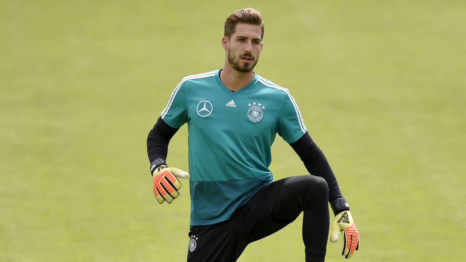 
                <strong>Kevin Trapp</strong><br>
                &#x2022; Position: Tor -<br>&#x2022; Alter: 30 Jahre -<br>&#x2022; Verein: Eintracht Frankfurt<br>
              