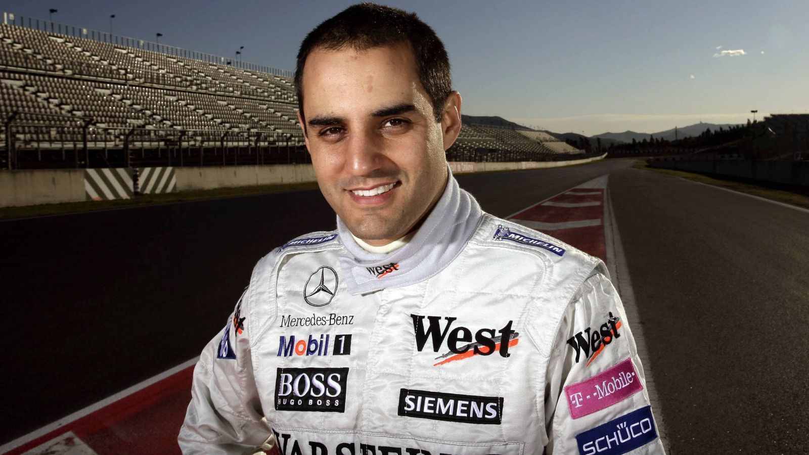 
                <strong>Juan Pablo Montoya</strong><br>
                Auf der Strecke hat der Kolumbianer nie nachgegeben. Schon in seinem ersten Jahr traute er sich Sachen, die andere in ihrer gesamten Karriere nicht wagen. Sein Feindbild waren stets die Schumacher-Brüder. Mit beiden kollidierte er, beide riss er mit in das Kiesbett. Von technischen Mittel hält er bis heute nichts, will dagegen lieber Mann gegen Mann kämpfen. Zahlreiche kompromisslose Überholmanöver pflastern seinen Weg. Der frühere BMW-Motorsportchef Mario Theissen rühmte ihn einst als "Vollgastier" - mit der Einschränkung, es gäbe "diszipliniertere Fahrer als ihn".
              