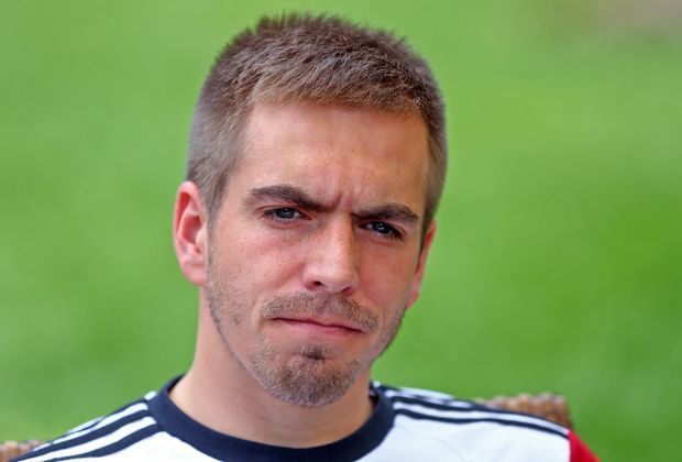 
                <strong>Philipp Lahm (Deutschland)</strong><br>
                Ein Bluterguss nach Kapseleinriss setzt den Kapitän derzeit außer Gefecht: "Bis jetzt kann ich noch nicht mal laufen. Wenn die WM morgen wäre, könnte ich nicht spielen. Das Gute ist, dass wir noch Zeit haben, deshalb mache ich mir keine großen Sorgen", so der 30-Jährige.
              
