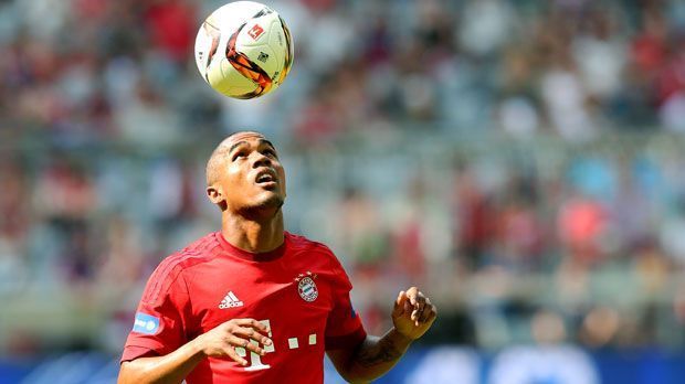 
                <strong>Douglas Costa - Einsätze</strong><br>
                Einsätze: Von Saisonbeginn an zählte Douglas Costa beim FC Bayern zum Stammpersonal. 19-mal kam der Brasilianer bisher zum Einsatz, nur eine Partie musste er von der Bank aus verfolgen. Insgesamt stand er 1.592 Minuten im Bayern-Trikot auf dem Platz - auch weil der 25-Jährige nicht nur auf Linksaußen spielen kann. Lässt ihn Trainer Pep Guardiola auf der Zehn oder als Rechtsaußen spielen, weiß Costa auch auf diesen Positionen zu glänzen.
              