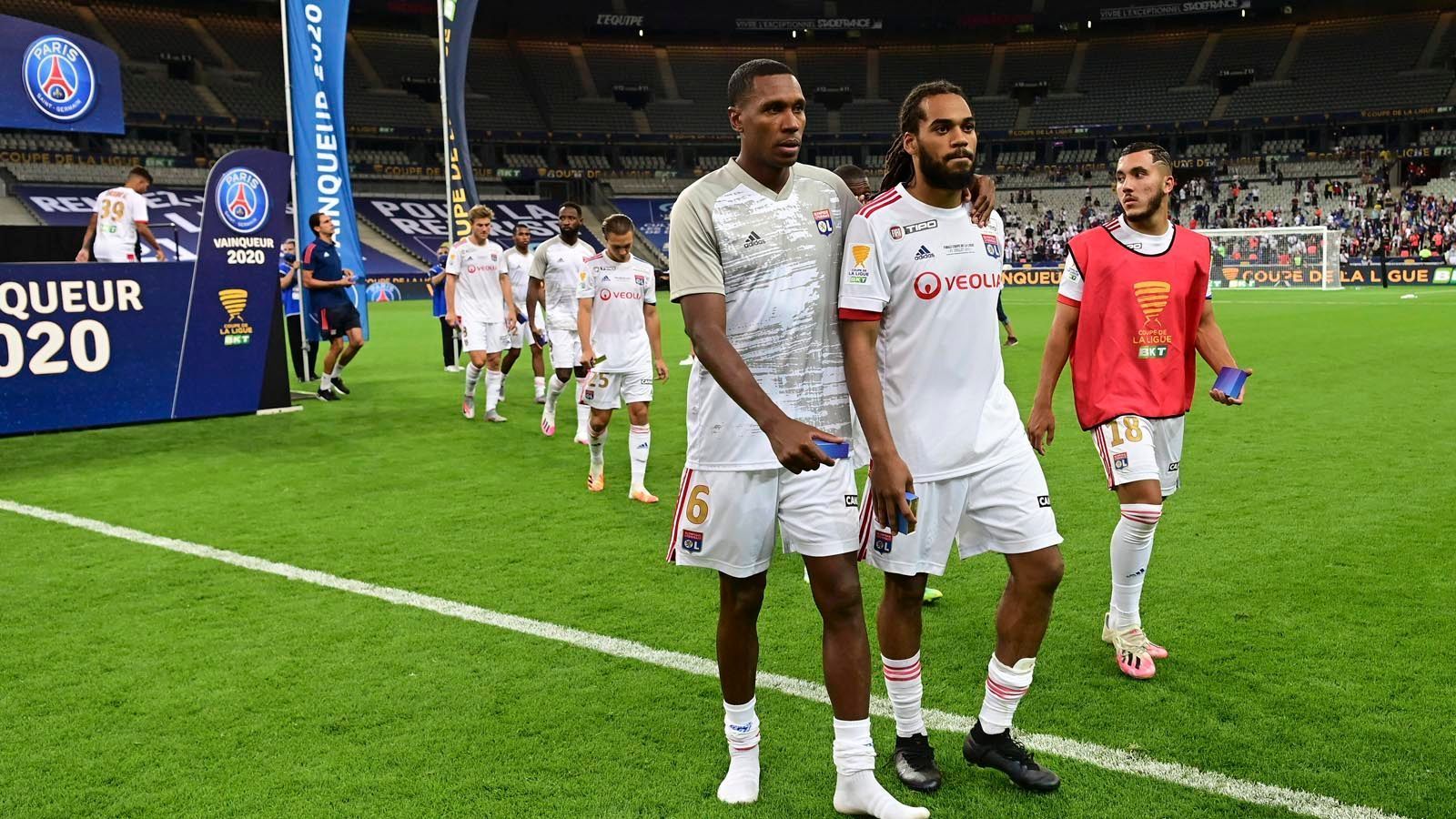 
                <strong>Olympique Lyon</strong><br>
                Ende Februar schien Lyons Welt noch in Ordnung. Ein 1:0 gegen Juve sorgte für eine glänzende Ausgangsposition für das Rückspiel. Doch die Corona-Pandemie funkte dazwischen und sorgte nach dem Abbruch der Ligue 1 für eine ewige Wettkampfpause von OL. Am vergangenen Wochenende verlor Lyon im ersten Pflichtspiel seit März den Ligacup gegen Paris Saint-Germain. Selbstvertrauen wird Lyon im Duell mit Juventus nicht im Überfluss haben.
              