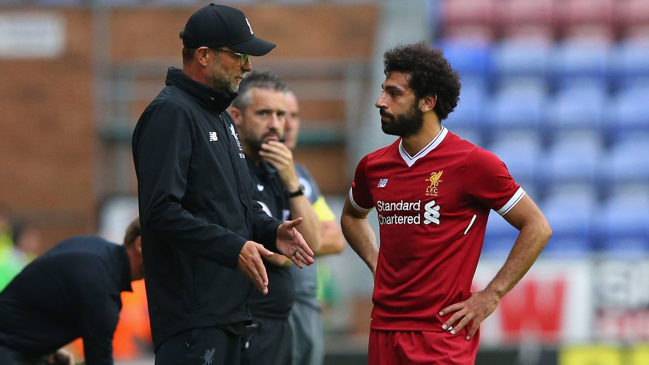 <strong>Mohamed Salah als nächstes Puzzleteil von Klopps Dreamteam</strong><br>Mane und Roberto Firmino waren schon da und mit der Verpflichtung von Mohamed Salah im Sommer 2017 vervollständigte Klopp seine offensive Dreierreihe, die den Klub in weiterer Folge zu riesigen Erfolgen führen sollte. Salah wechselte für über 40 Millionen Euro von der Roma auf die Insel, spielt noch heute für Liverpool.&nbsp;