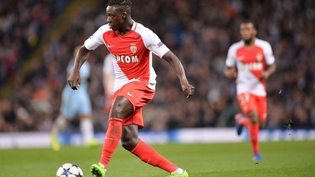 
                <strong>Benjamin Mendy (AS Monaco)</strong><br>
                Für den Linksverteidiger ist es die erste Spielzeit im Fürstentum. In ihr beweist Benjamin Mendy, dass er nicht nur ein starker Verteidiger ist, sondern auch als Vorlagengeber ordentliche Arbeit leistet: In sieben Champions-League-Spielen 2016/17 gelingen ihm vier Assists, in der Ligue 1 legt er in 24 Partien immerhin fünf Treffer auf. 
              