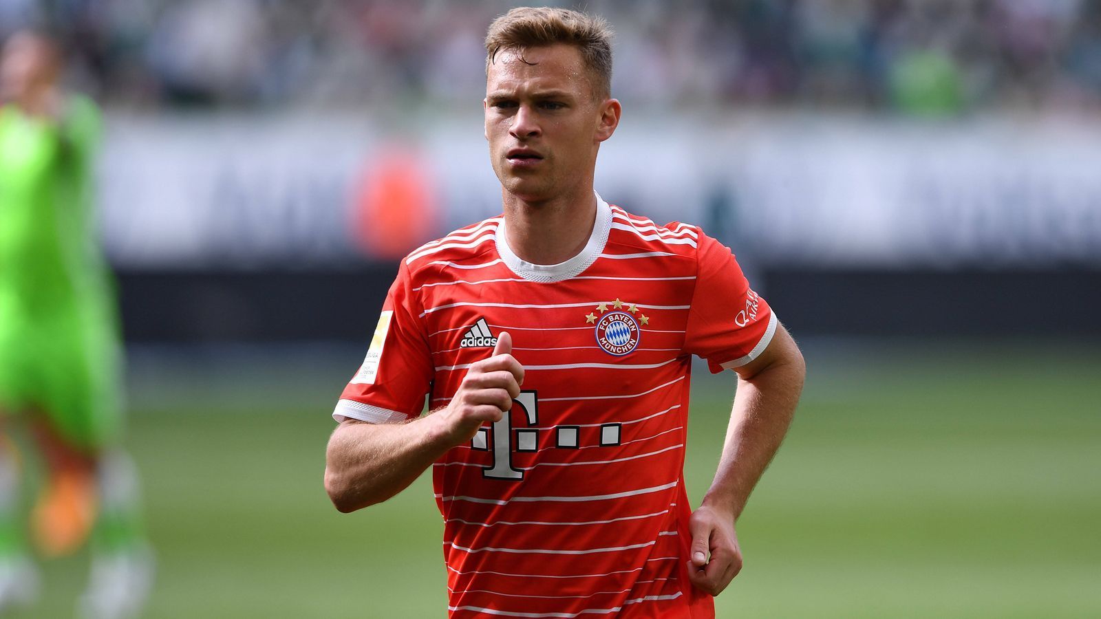 
                <strong>Defensives Mittelfeld: Joshua Kimmich (Bayern München)</strong><br>
                Marktwert: 80 Millionen Euro
              