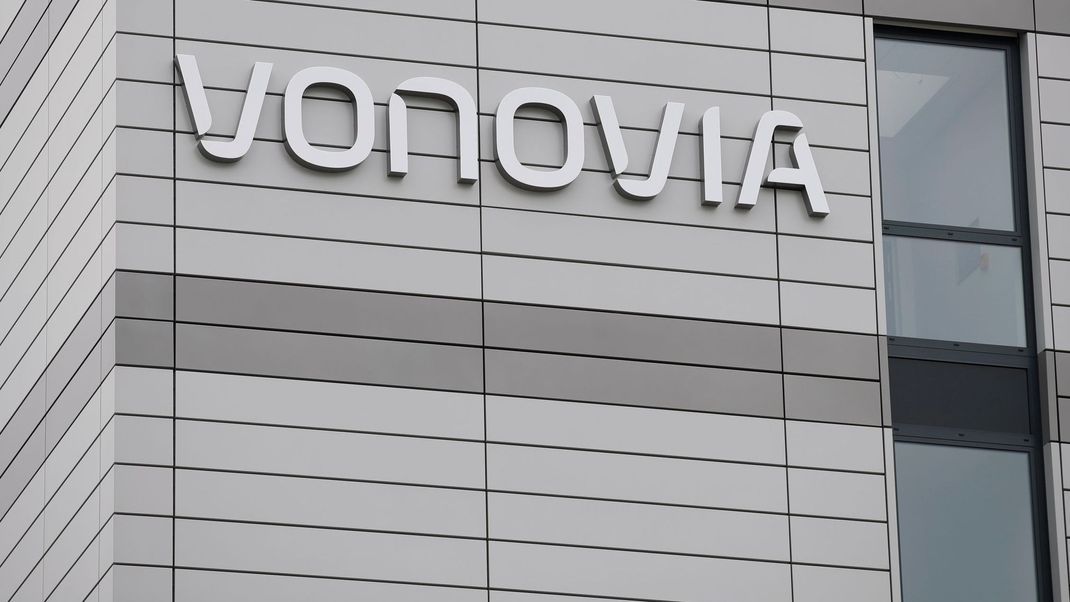 Die Krise am Bau trifft Großvermieter Vonovia hart. Das Unternehmen beklagt ein Minus von knapp 2,1 Milliarden Euro.