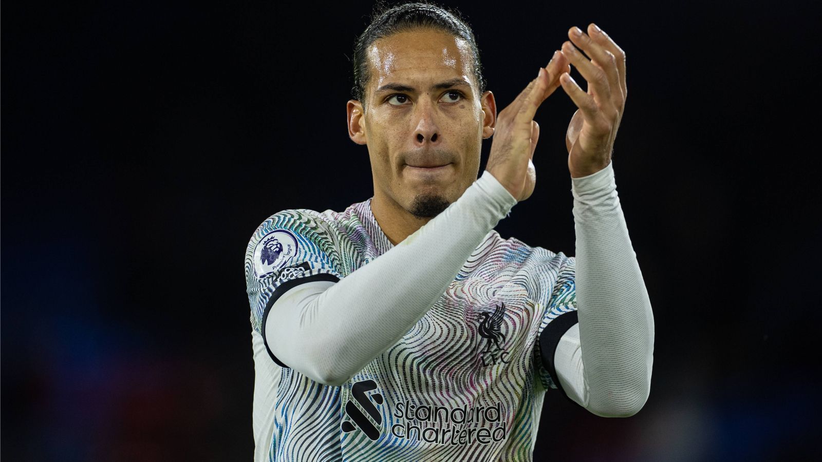 
                <strong>Virgil van Dijk (Niederlande)</strong><br>
                &#x2022; Platz 1: Lionel Messi (PSG)<br>&#x2022; Platz 2: Mohamed Salah (FC Liverpool)<br>&#x2022; Platz 3: Kevin de Bruyne (Manchester City)<br>
              