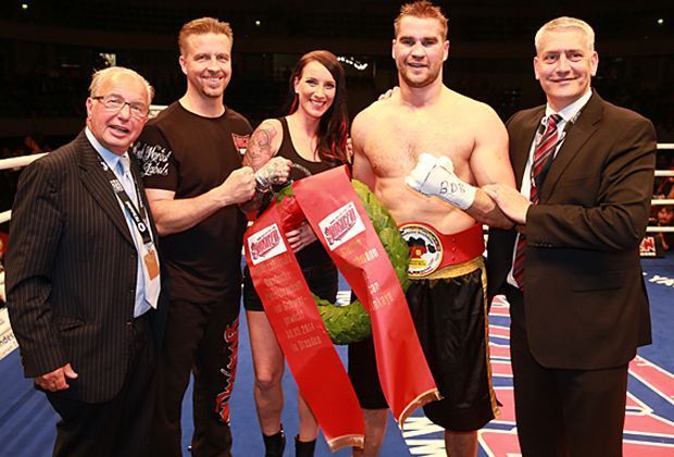 
                <strong>Glücklicher Sieger</strong><br>
                Steffen Kretschmann ist der neue Int. Deutscher Meister. 
              