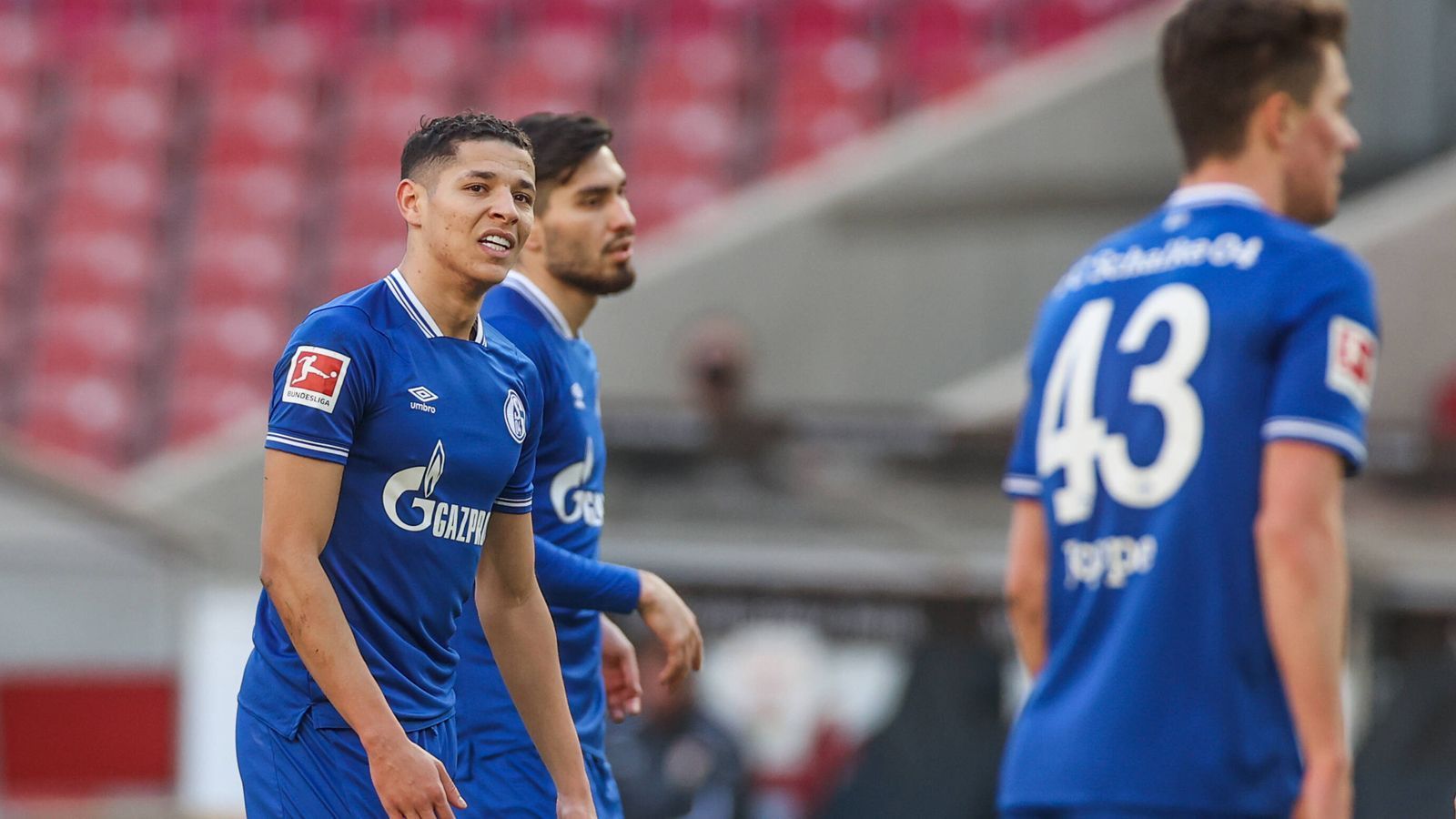 
                <strong>Warum hat Schalke so reagiert? </strong><br>
                Es war natürlich nicht nur das 1:5 beim VfB Stuttgart, sondern der anhaltende Absturz der vergangenen Monate. Eine wirkliche sportliche Besserung trat auch nach einschneidenden Änderungen nicht ein, weshalb nun noch tiefer geschnitten wurde.
              