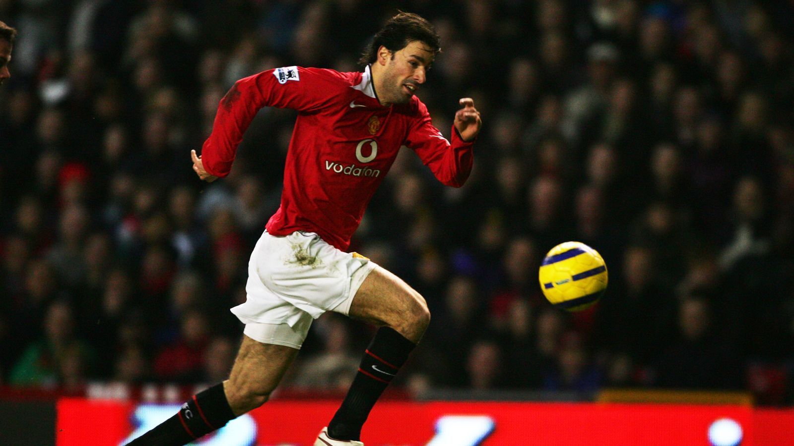 
                <strong>Platz 6: Ruud van Nistelrooy</strong><br>
                Vereine: PSV Eindhoven, Manchester United, Real Madrid56 Tore in 73 Spielen
              