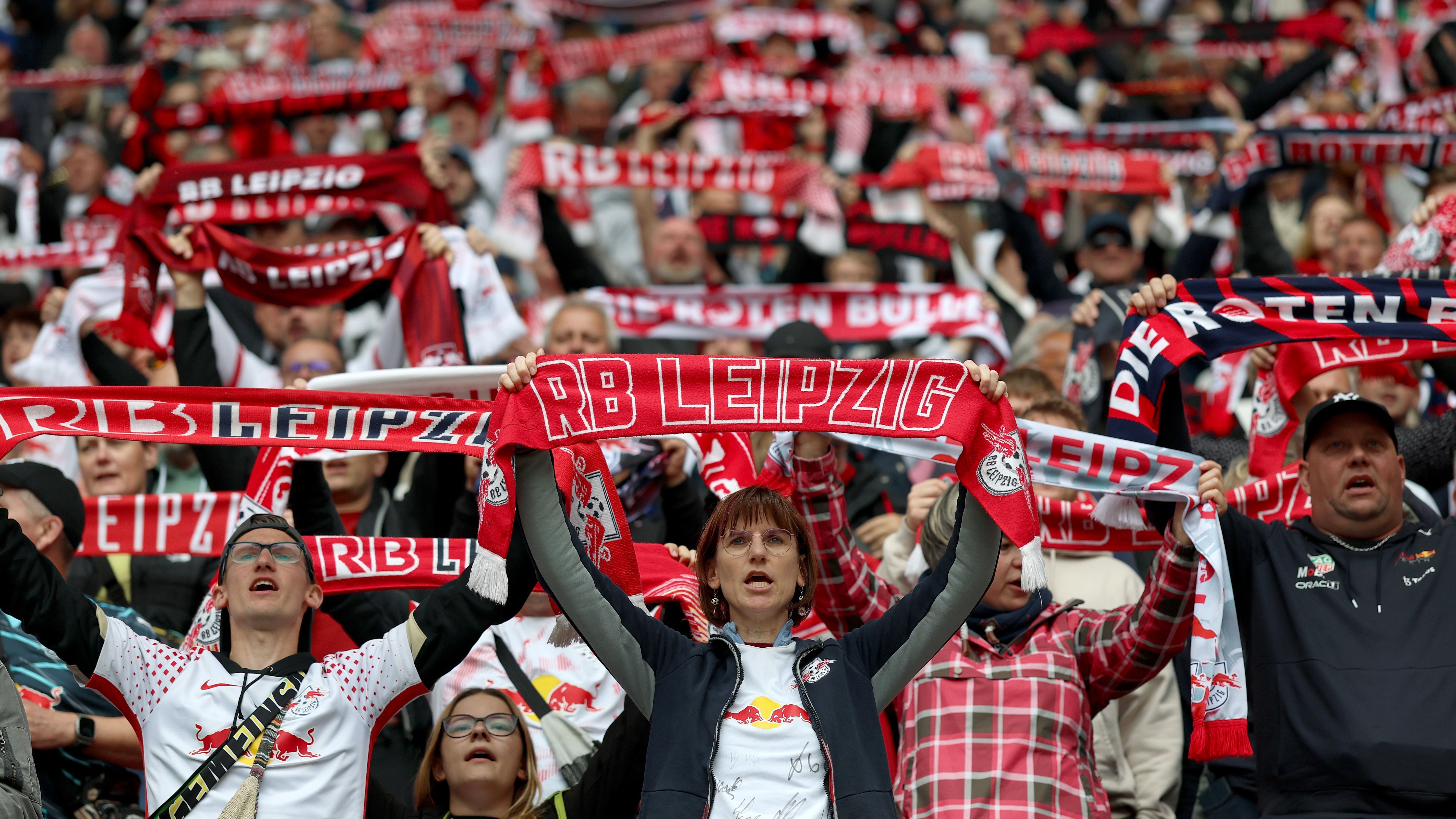 <strong>Platz 17:&nbsp;RB Leipzig</strong><br>• Durchschnittliche Anzahl an Auswärtsfans: 1.435<br>• Höchste Anzahl an Auswärtsfahrern: 4.100 (in München)<br>• Niedrigste Anzahl an Auswärtsfahrern: 400 (in Stuttgart)