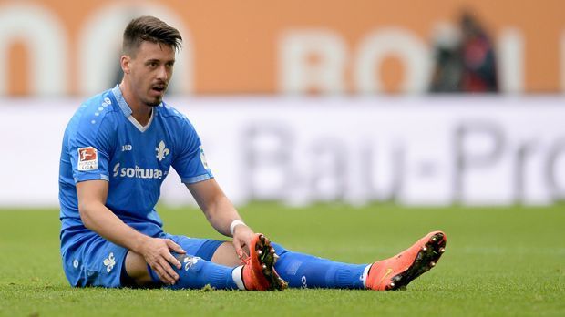 
                <strong>Sandro Wagner (SV Darmstadt 98)</strong><br>
                Platz 5: Sandro Wagner (SV Darmstadt 98). Der Angreifer versucht sich im Eins-gegen-eins-Duell immer wieder durchzusetzen, 35 Foulspiele in 1052 Spielminuten (16 Spiele) sind deshalb die Folge.
              