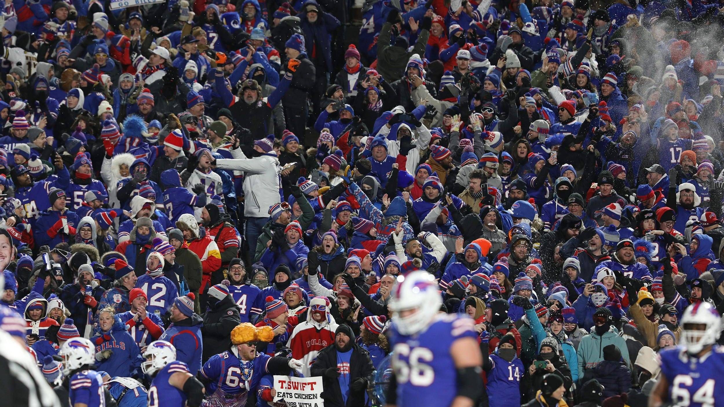<strong>Stadionbesuch bei den Buffalo Bills: 946,17 US-Dollar</strong> <br>Billigstes Ticket (vier Stück): 847,27 US-Dollar <br>Parkplatz: 40 US-Dollar <br>Bier (zwei Flaschen): 18,40 US-Dollar<br>Wasser (zwei Flaschen): 11,50 US-Dollar <br>Hot Dogs (vier Stück): 29 US-Dollar