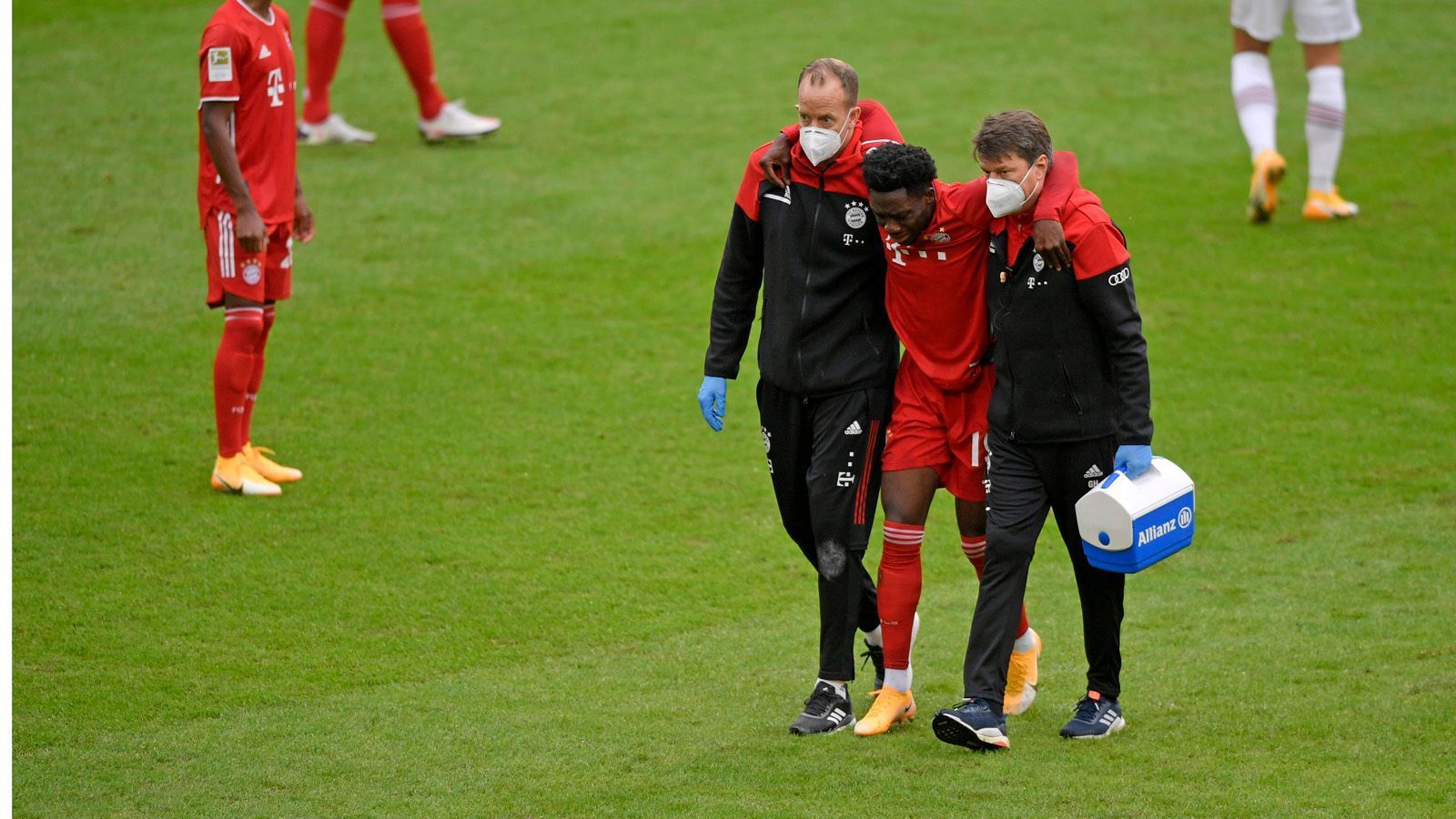 
                <strong>Alphonso Davies</strong><br>
                Knickt in der ersten Minute ohne gegnerische Einwirkung um. Wird nach minutenlanger Behandlungspause für Hernandez ausgewechsel. ran-Note: ohne Bewertung.
              