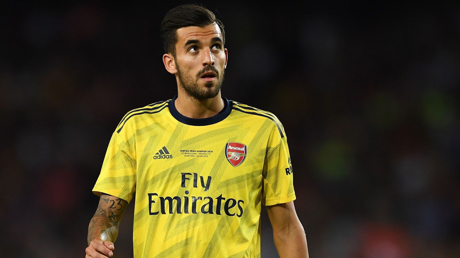 
                <strong>Dani Ceballos (FC Arsenal/Real Madrid)</strong><br>
                Um bei Real Madrid einen vielversprechenden Anlauf auf die Stammplätze nehmen zu können, ließ sich Dani Ceballos für die laufende Saison zum FC Arsenal ausleihen. Doch so richtig kommt der Mittelfeldspieler bei den "Gunners" nicht in Schwung. Weil er sich Anfang November einen Muskelbündelriss zuzog, fehlte Ceballos bis Jahresende. Bis Mitte Februar folgte lediglich ein Kurzeinsatz im FA Cup. Dann rutschte der U21-Europameister wieder in die Startelf - jedoch nur für vier Partien. Denn anschließend bremste ihn die Corona-Zwangspause aus. Kleiner Lichtblick: Die Londoner arbeiten an einer Verlängerung der Leihe. Das dürfte für alle Seiten die beste Lösung sein. Auch wenn Ceballos wohl lieber schon früher wieder zurück in Madrid sein würde.
              