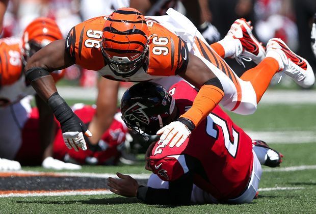 
                <strong>Cincinnati Bengals - Atlanta Falcons</strong><br>
                Vor allem, wenn ihnen Szenen wie diese geboten werden. Carlos Dunlap sackt Atlantas Quarterback Matt Ryan und hat dabei großen Anteil am zweiten Sieg im zweiten Spiel.
              