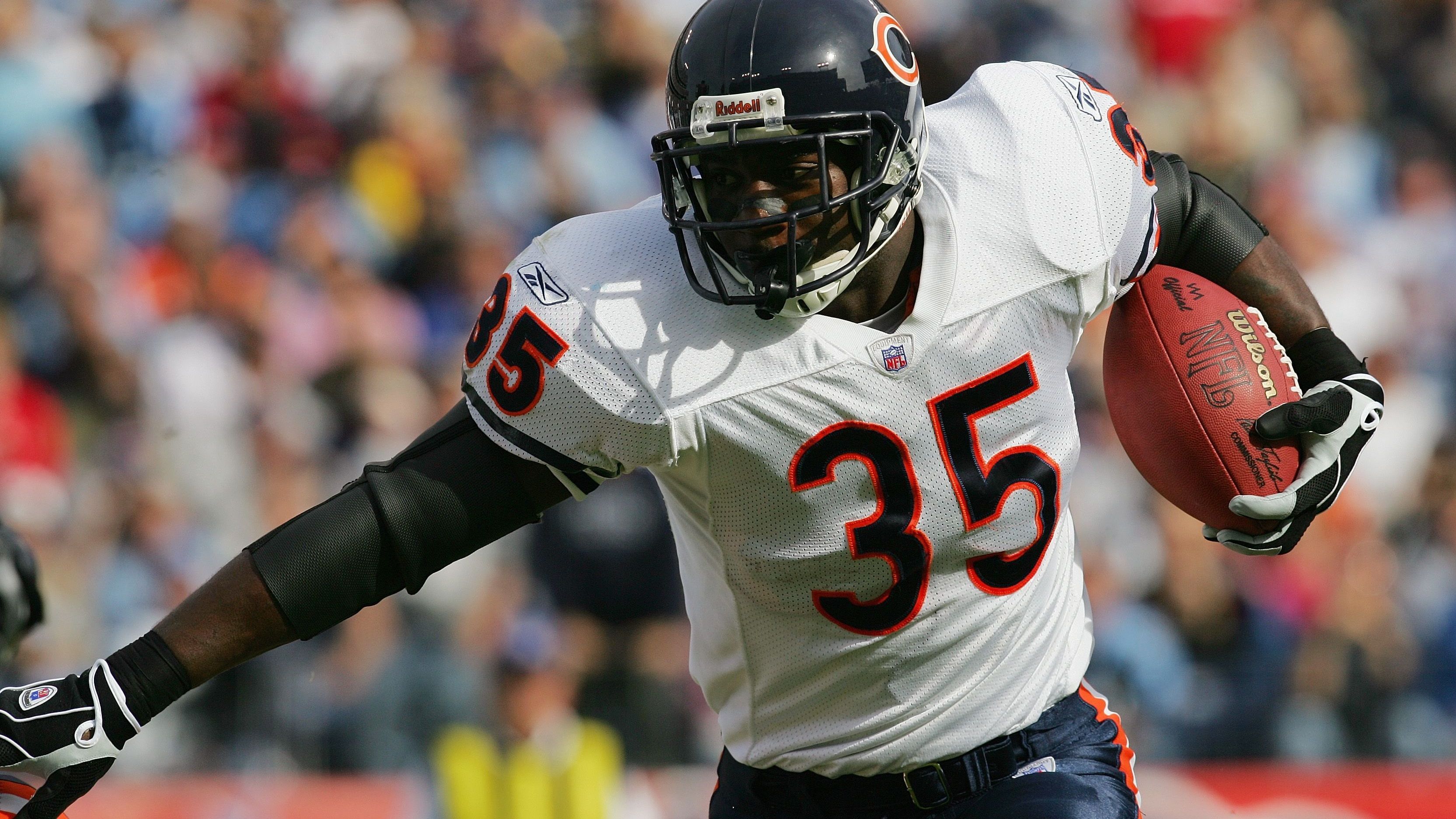 <strong>Chicago Bears (2001)</strong><br>Spieler: Anthony Thomas (RB)<br>Jahr des Drafts: 2001<br>Jahr des ersten Awards: 2001<br>Award: Offensive Rookie of the Year