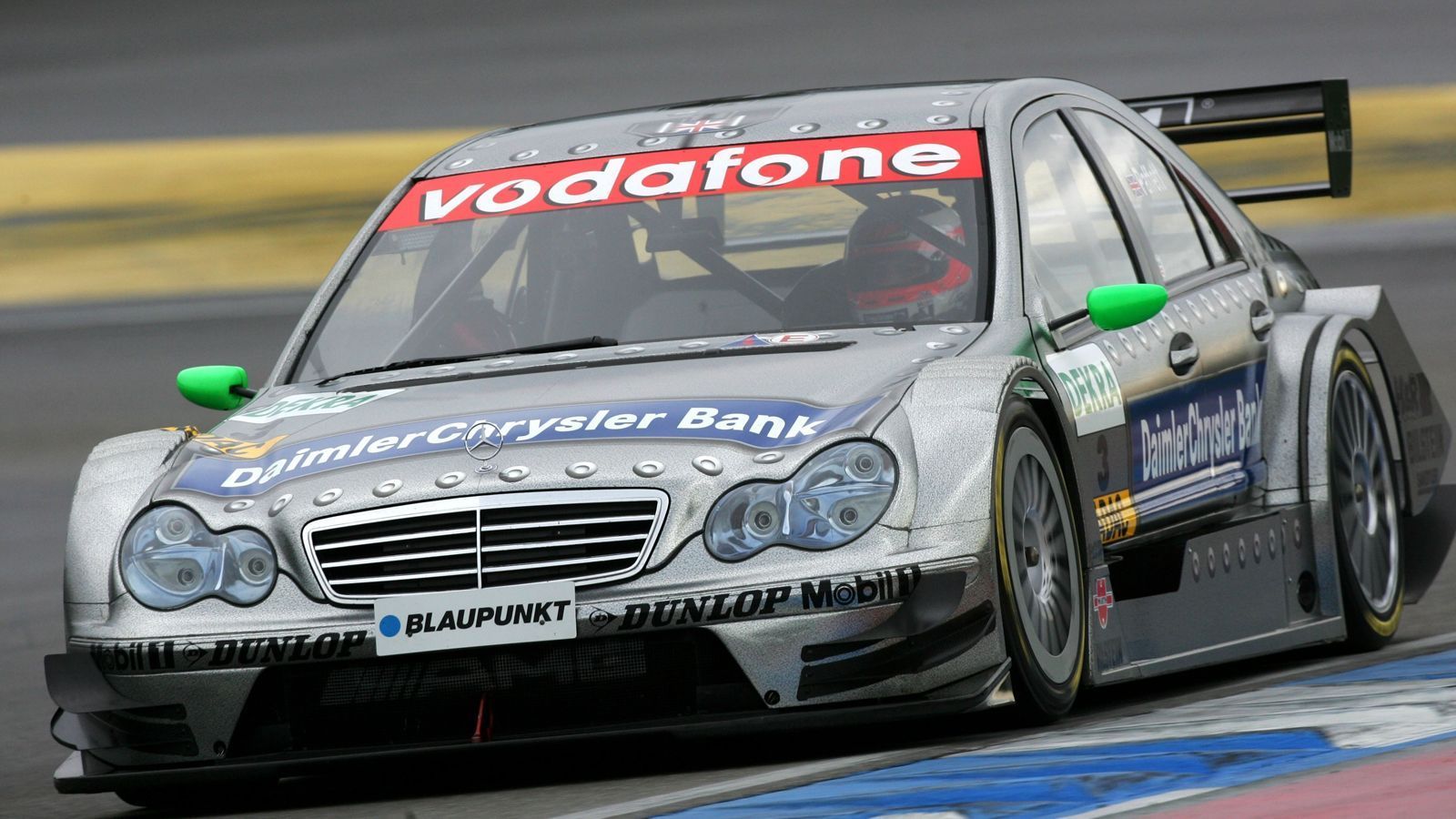 
                <strong>2005: AMG-Mercedes C-Klasse</strong><br>
                Gary Paffett
              