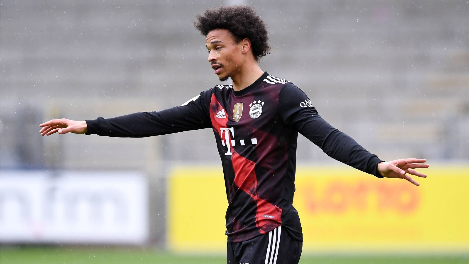 
                <strong>Platz 1: Leroy Sane (FC Bayern München)</strong><br>
                Der größte Marktwertverlierer in absoluten Zahlen ist Leroy Sane. Der Königstransfer des FC Bayern aus dem vergangenen Sommer enttäuschte zwar nicht völlig, allerdings wurde sein hoher Marktwert nach unten korrigiert. Von 70 Millionen Euro geht es für Sane auf 60 Millionen, ein Minus von zehn Millionen und damit der mit Abstand größte Verlierer im letzten Marktwert-Update von "transfermarkt.de".
              