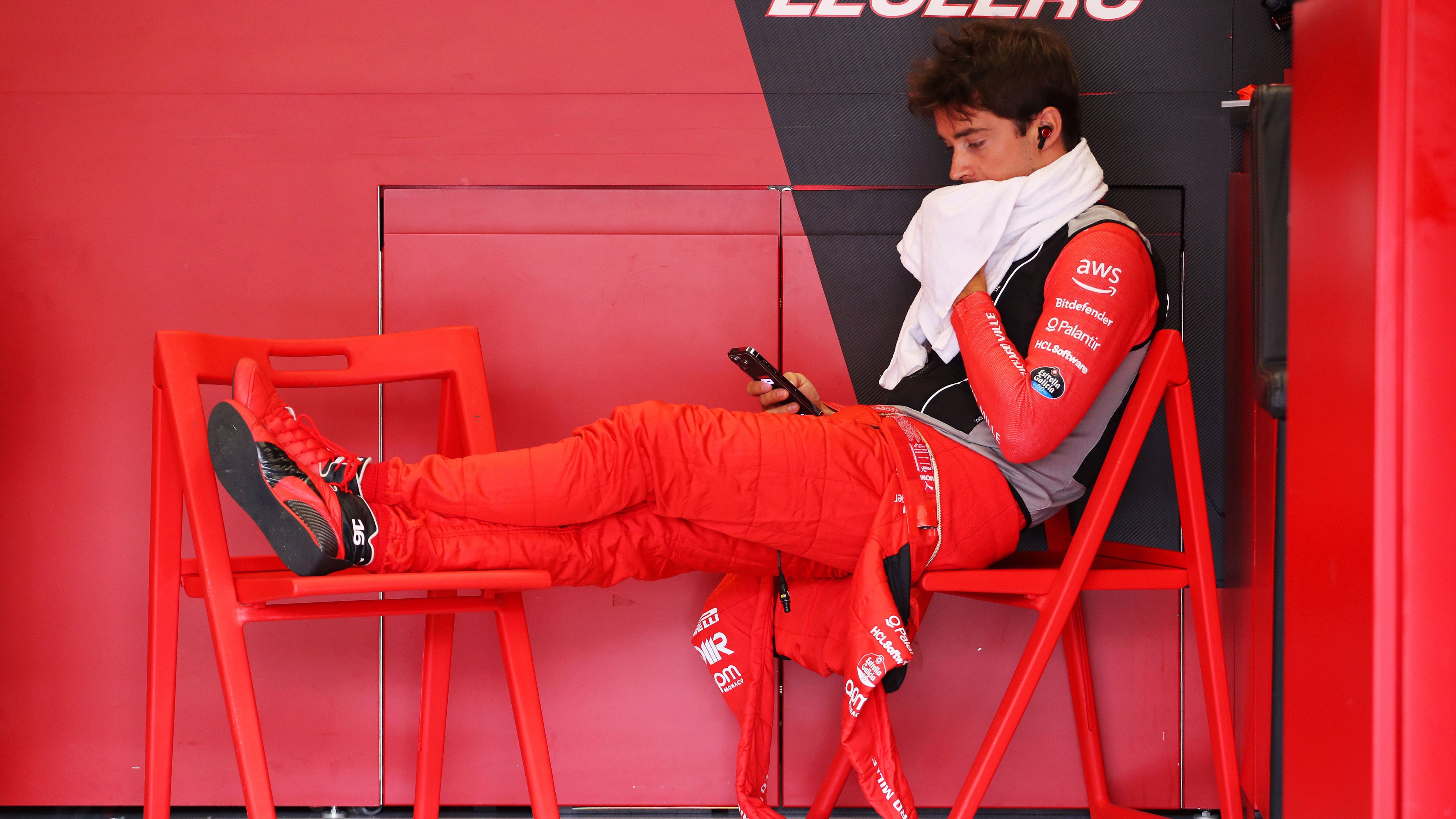 <strong>Verlierer: Charles Leclerc</strong><br>Der einst so hell strahlende Stern des Monegassen verglüht immer mehr, das Wochenende in Zandvoort war erneut ein Reinfall für den Ferrari-Piloten. Im Qualifying schmiss er sein Auto zum wiederholten Male in die Wand, im Rennen beschädigte er sich seinen Boliden im Zweikampf und musste später aufgeben. Vom WM-Aspiranten, der er einst zu sein schien, ist er derzeit weit entfernt.