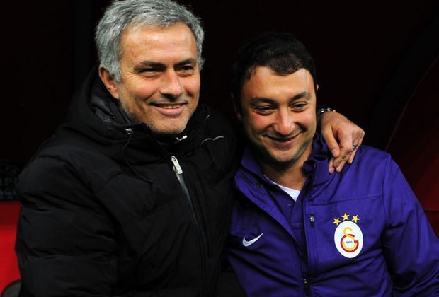 
                <strong>Galatasaray Istanbul - FC Chelsea 1:1</strong><br>
                Das gefällt Chelsea-Coach Jose Mourinho. Der Portugiese zeigt sich als guter Gast und lässt auch die Kontrahenten an seiner guten Laune teilhaben.
              