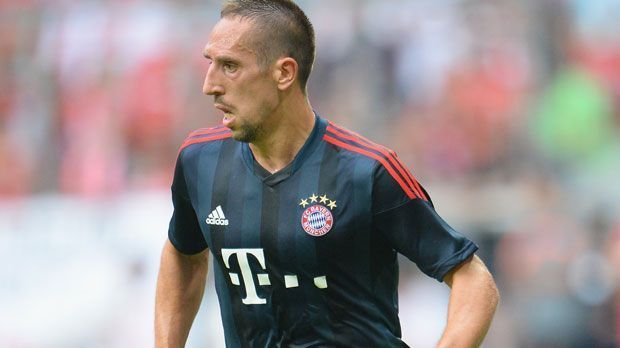 
                <strong>FC Bayern München Champions League Trikot</strong><br>
                Das Champions-League-Trikot der Münchner hat für reichlich Diskussionsstoff unter den Bayern-Fans gesorgt. Denn die Farbgebung erinnert doch eher an Inter Mailand oder, noch schlimmer, an den Münchner Lokalrivalen, als an die "Bestia negra"
              