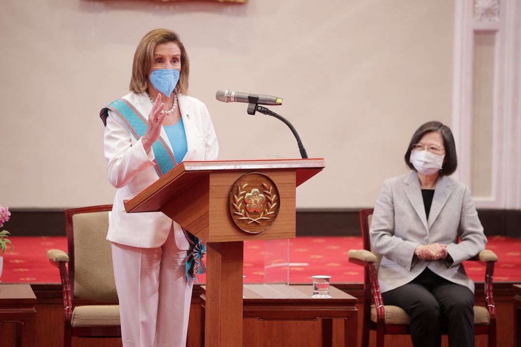 Nancy Pelosi, Sprecherin des US-Repräsentantenhauses, wollte mit ihrem Besuch in Taiwan ein Zeichen setzen, wie sie auf einer Pressekonferenz mit Tsai Ing-wen, Präsidentin von Taiwan, erklärte.