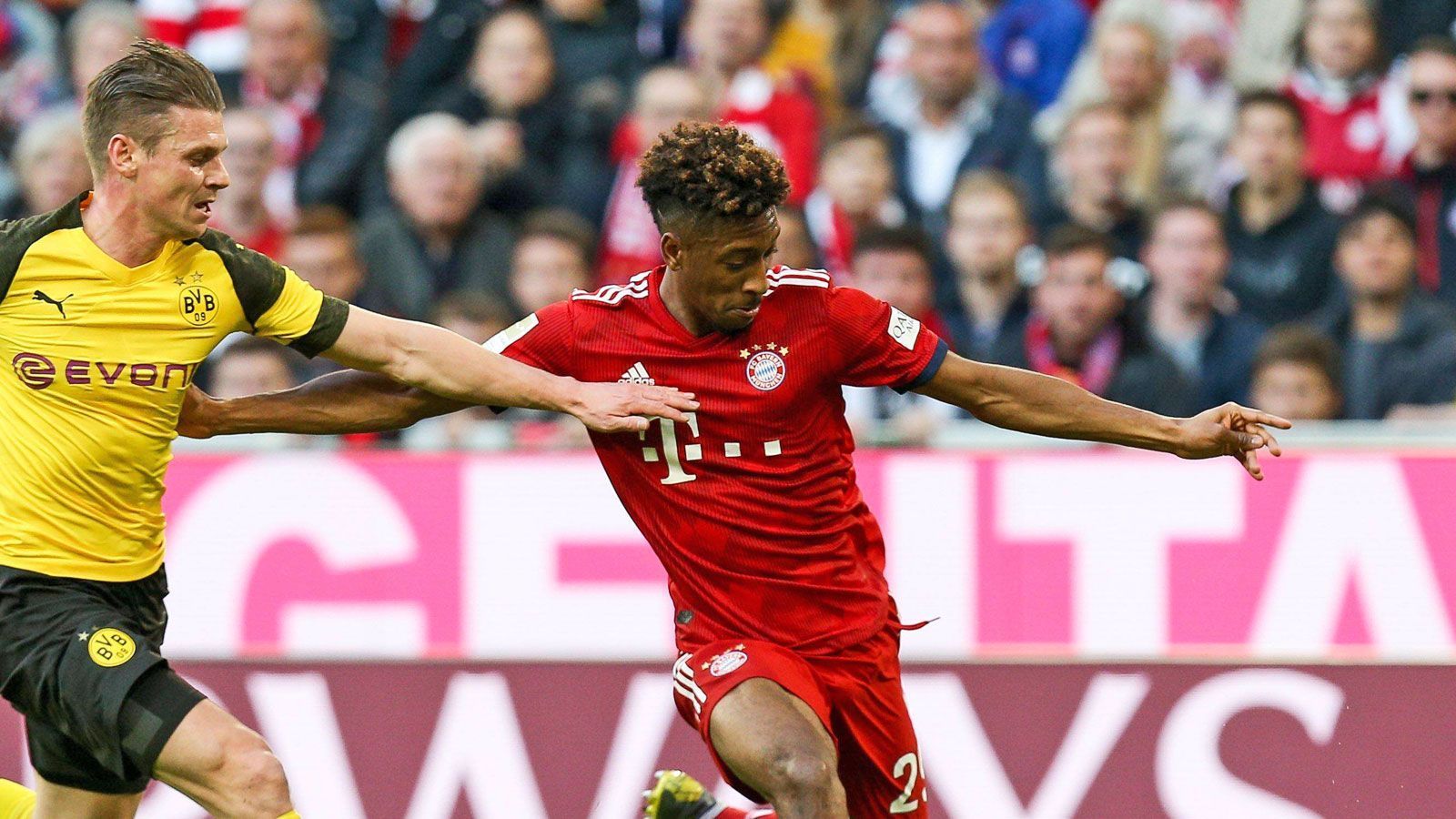 
                <strong>Kingsley Coman (FC Bayern)</strong><br>
                Armer Piszczek. Immer wieder muss der Dortmunder Rechtsverteidiger ins Laufduell mit dem pfeilschnellen Coman – und hat wenig überraschend meist das Nachsehen. Coman sorgt ständig für Gefahr, schlägt gefährliche Hereingaben, holt zahlreiche Ecken raus – auch die, die zum 1:0 führt. Darf in der 69. Minute Feierabend machen, für ihn kommt Ribery. ran-Note: 2
              