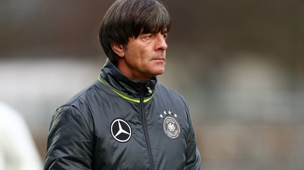 
                <strong>Platz 4: Joachim Löw (Deutschland)</strong><br>
                Platz 4: Joachim Löw (Deutschland). Jahresgehalt: 3.200.000 Euro.
              