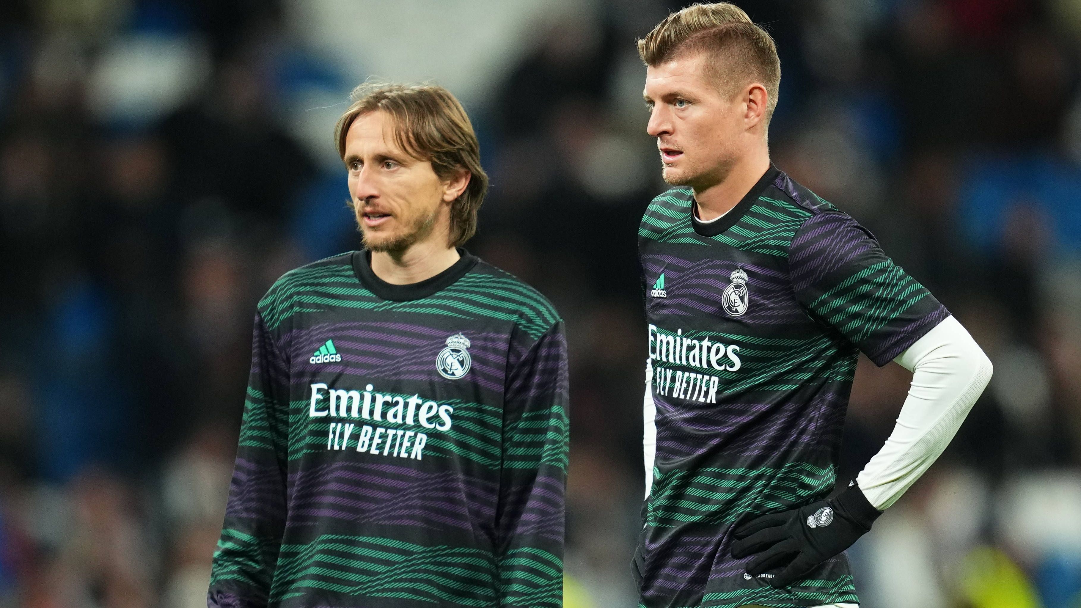 <strong>Schlüsselrolle bei Real</strong><br>Bei den Königlichen macht Kroos genau da weiter, wo er in München aufgehört hat. In Madrid avanciert er zur absoluten Schlüsselfigur. Hier wird er für seinen Spielstil gefeiert und lenkt das Spielgeschehen. Gemeinsam mit Luka Modric bildet er über lange Zeit eines der besten Mittelfeldduos der Welt.