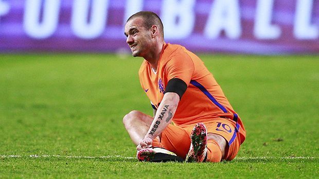 
                <strong>Wesley Sneijder</strong><br>
                Wesley Sneijder: Ebenso vom Pech verfolg ist Wesley Sneijder. Der Niederländer zog sich im Testspiel gegen Frankreich eine Sehnenverletzung zu und ist damit bereits der siebte verletzte Spieler im holländischen Kader.
              