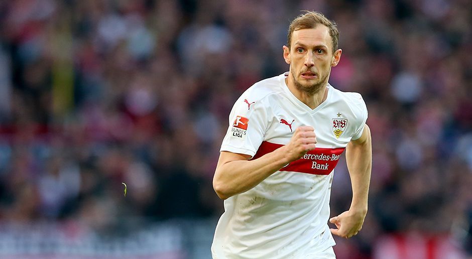 
                <strong>Georg Niedermeier</strong><br>
                Georg Niedermeier: Die schwache Abwehrleistung des VfB Stuttgart dürfte einen großen Teil dazu beigetragen haben, dass die Schwaben in der nächsten Saison in der Zweiten Liga spielen. Abwehrchef Georg Niedermeier plagte sich zu Beginn der Saison mit Rückenproblemen herum und konnte erst am 14. Spieltag in die Saison eingreifen. Besser wurde es aber auch mit Niedermeier nicht, der Verteidiger wurde sogar von Ex-Trainer Alexander Zorniger öffentlich kritisiert. Zudem unterliefen ihm zwei Eigentore.
              