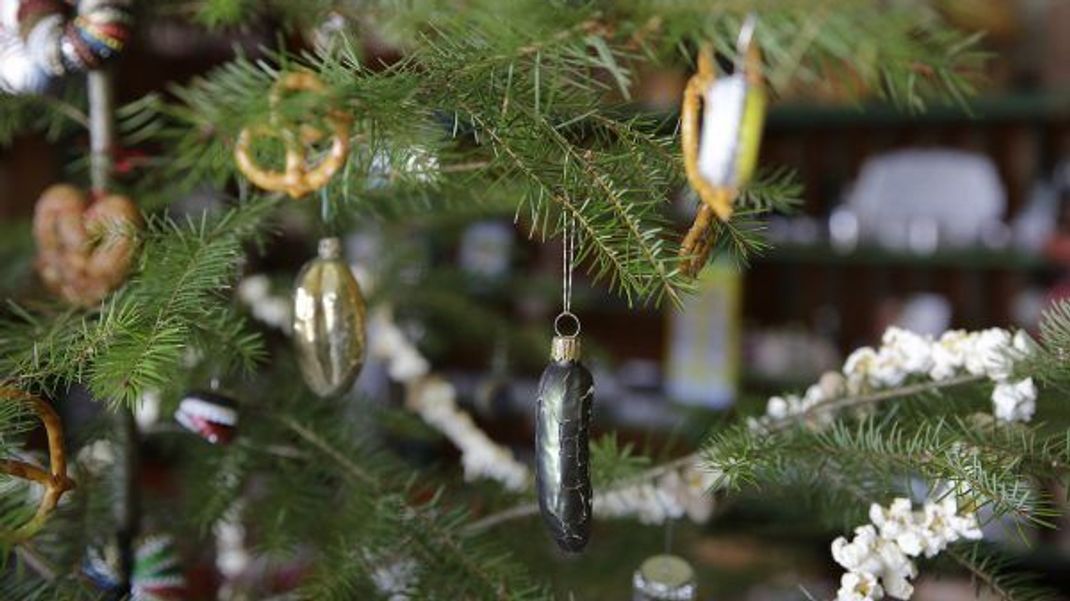 Gut getarnt ist die Christmas-Pickle