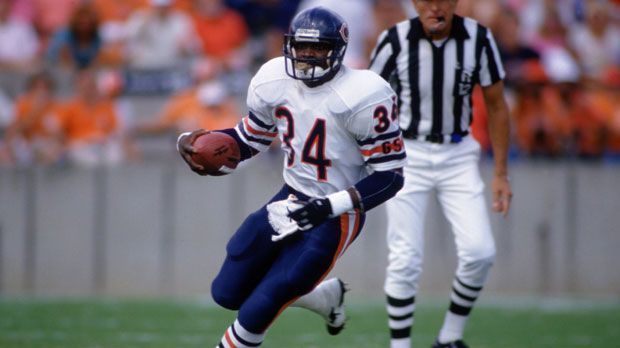 
                <strong>Walter Payton</strong><br>
                Platz 2: Walter Payton - Ein Spiel verpasste Walter Payton in seiner Karriere, in den restlichen Partien zog er es vor seine Gegner zu zerstören. Der Running Back war bekannt dafür, nie aufzugeben oder ins Aus zu laufen, um einem Hit zu entgehen. 16.726 Yards stehen auf seinem Konto.
              