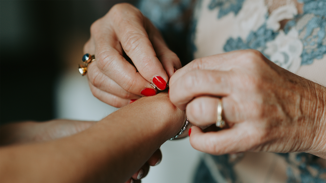 "Etwas Altes" ist oft ein Familienerbstück und zeigt die Verbundenheit zur eigenen Familie.