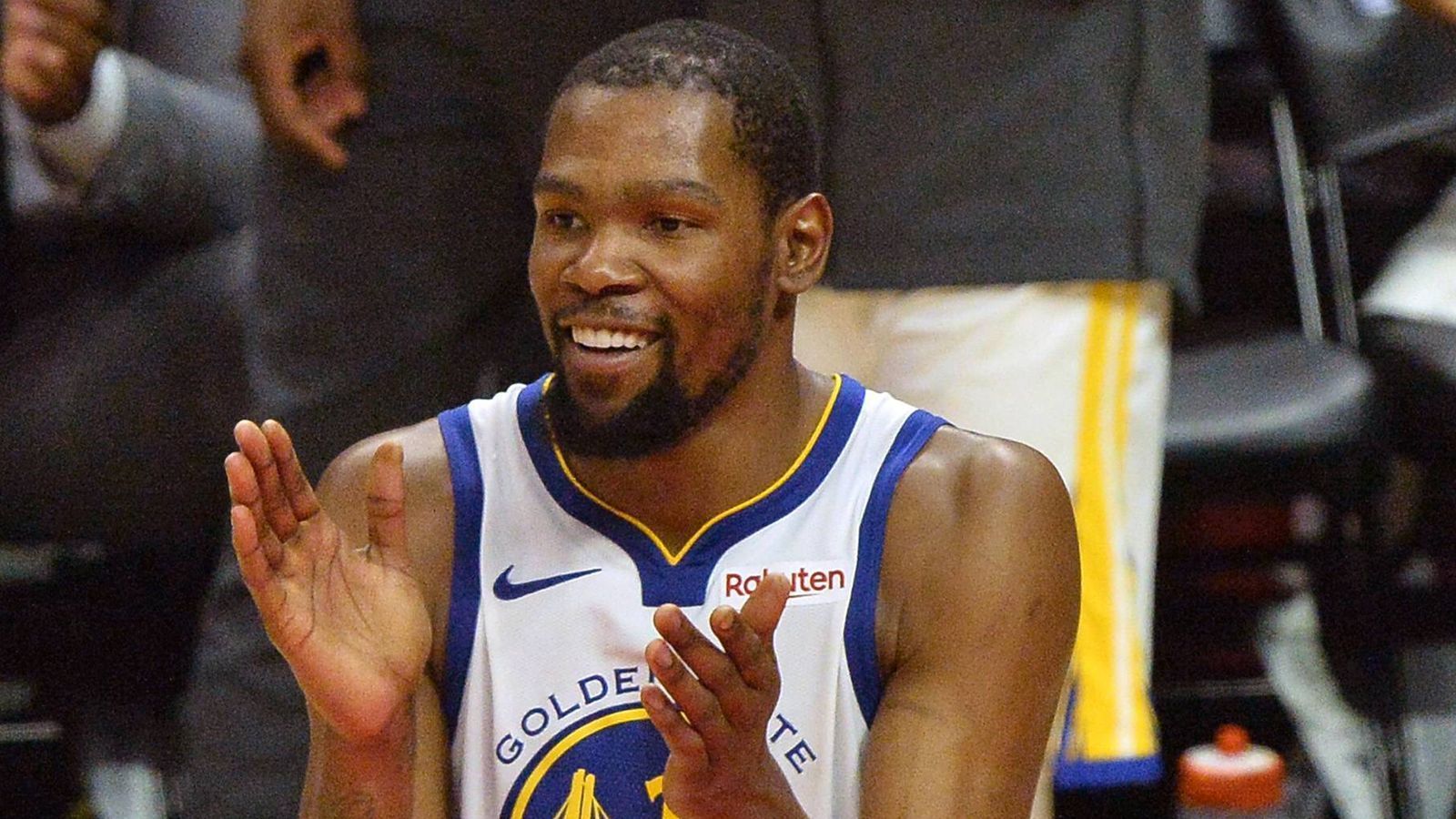 
                <strong>Platz 3: Kevin Durant (Golden State Warriors)    </strong><br>
                30.750.000 US-Dollar
              