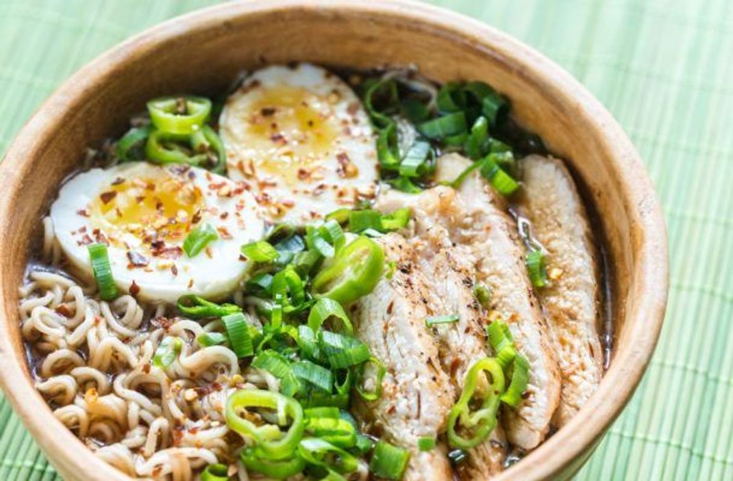 Schnell &amp; lecker: Dieses Ramen-Gericht lässt sich in 30 Minuten zubereiten.