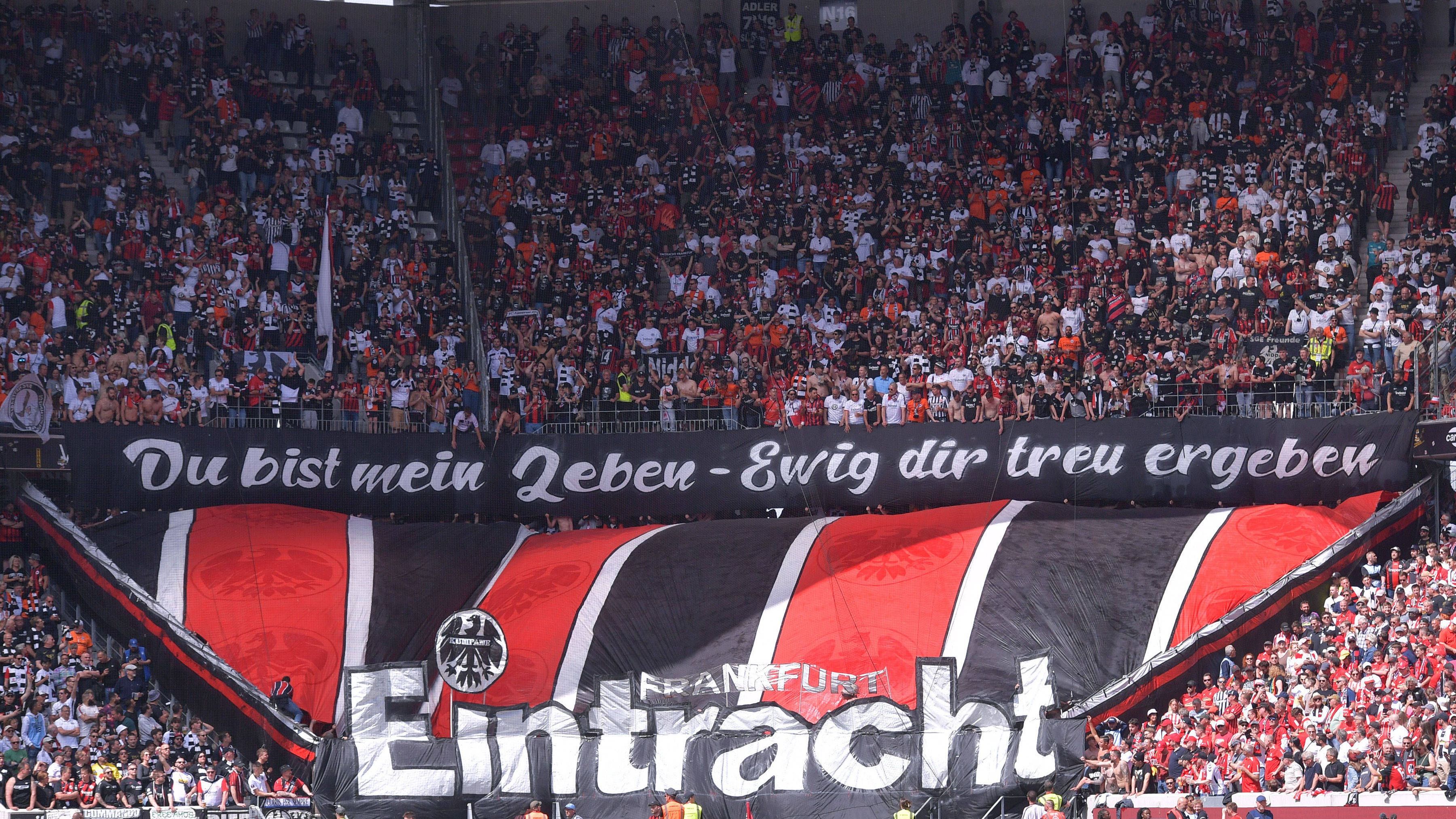 <strong>2054 Eintracht Frankfurt</strong> <br>Riesenschritt durch internationale Investoren