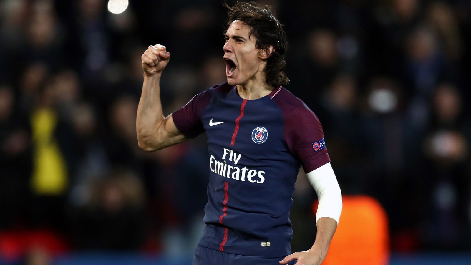 
                <strong>Edinson Cavani (Paris St. Germain)</strong><br>
                Laut "Sportbild" soll Lewandowski-Berater Zahavi seinen Klienten unter anderem bei Paris St. Germain angeboten haben. Dadurch wäre auch ein Tauschgeschäft zwischen den Franzosen und den Bayern denkbar. So sollen die PSG-Bosse überlegen, den bisherigen Torjäger Edison Cavani (28 Liga-Tore in der abgelaufenen Saison) als Tauschobjekt anzubieten. Aber: Der uruguayische Nationalspieler wäre auf keinen Fall eine langfristige Stürmer-Lösung, schließlich ist er schon 31 Jahre alt - und damit anderthalb Jahre älter als Lewandowski.
              