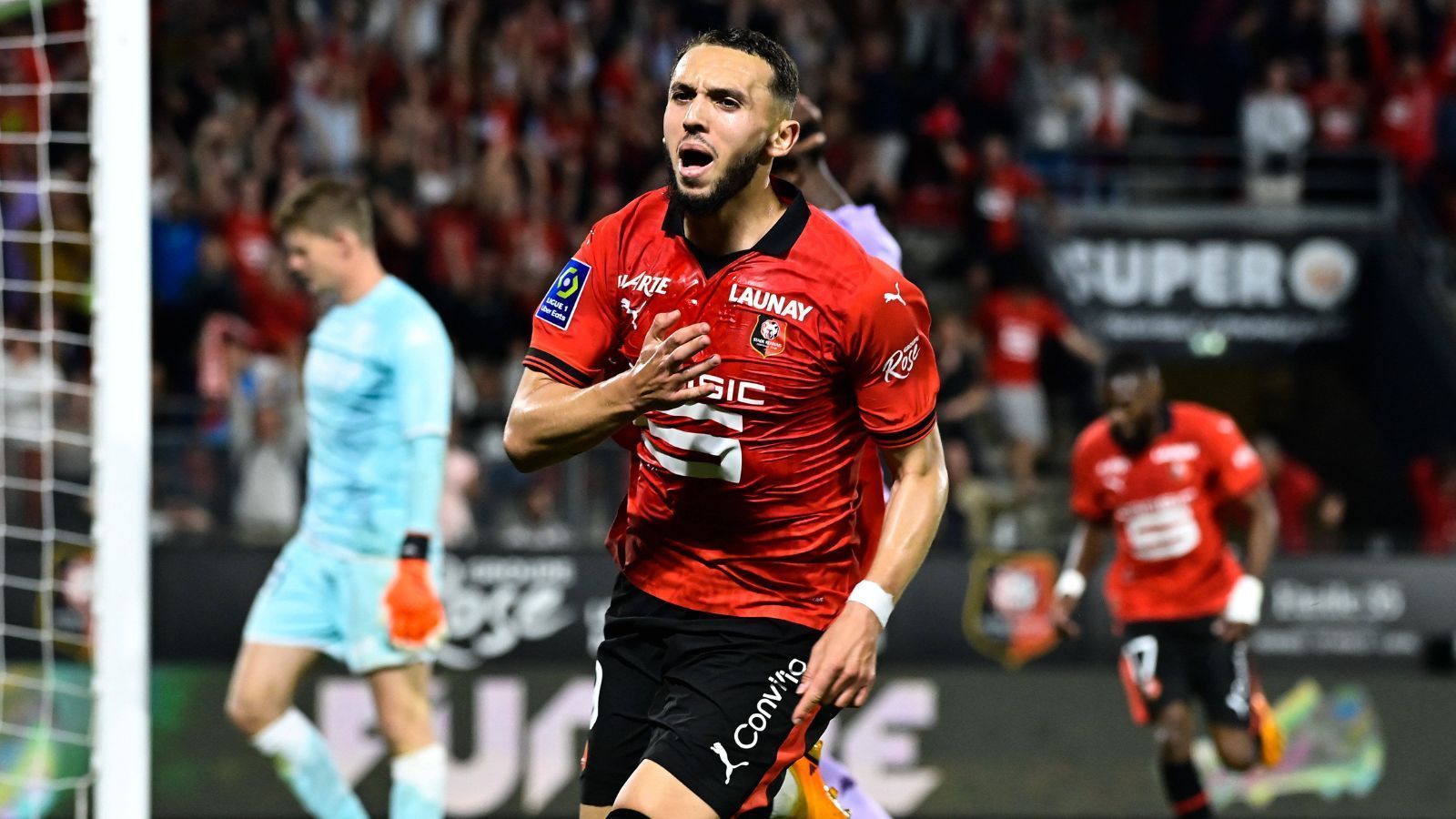 
                <strong>Frankreich: Amine Gouiri (Stade Rennes)</strong><br>
                &#x2022; Mittelstürmer<br>&#x2022; 23 Jahre alt (2000)<br>&#x2022; Elf Tore in 24 Länderspielen für Frankreichs U21-Nationalmannschaft<br>&#x2022; Marktwert: 35 Millionen Euro<br>
              