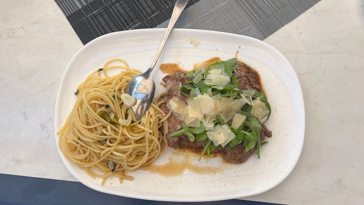 Tagliata con Spaghetti aglio e olio