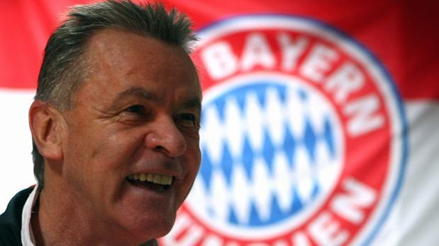 <strong>Platz 7: Ottmar Hitzfeld</strong><br><strong>Punkteschnitt</strong>: 1,98 <br><strong>Vereine:</strong> Borussia Dortmund (1991 - 1997) und FC Bayern München (1998 - 2004 und 2007 - 2008)<br>
                Der Schweizer brachte das Kunststück fertig, mit beiden Klubs nicht nur Deutscher Meister, sondern auch Champions-League-Sieger zu werden.