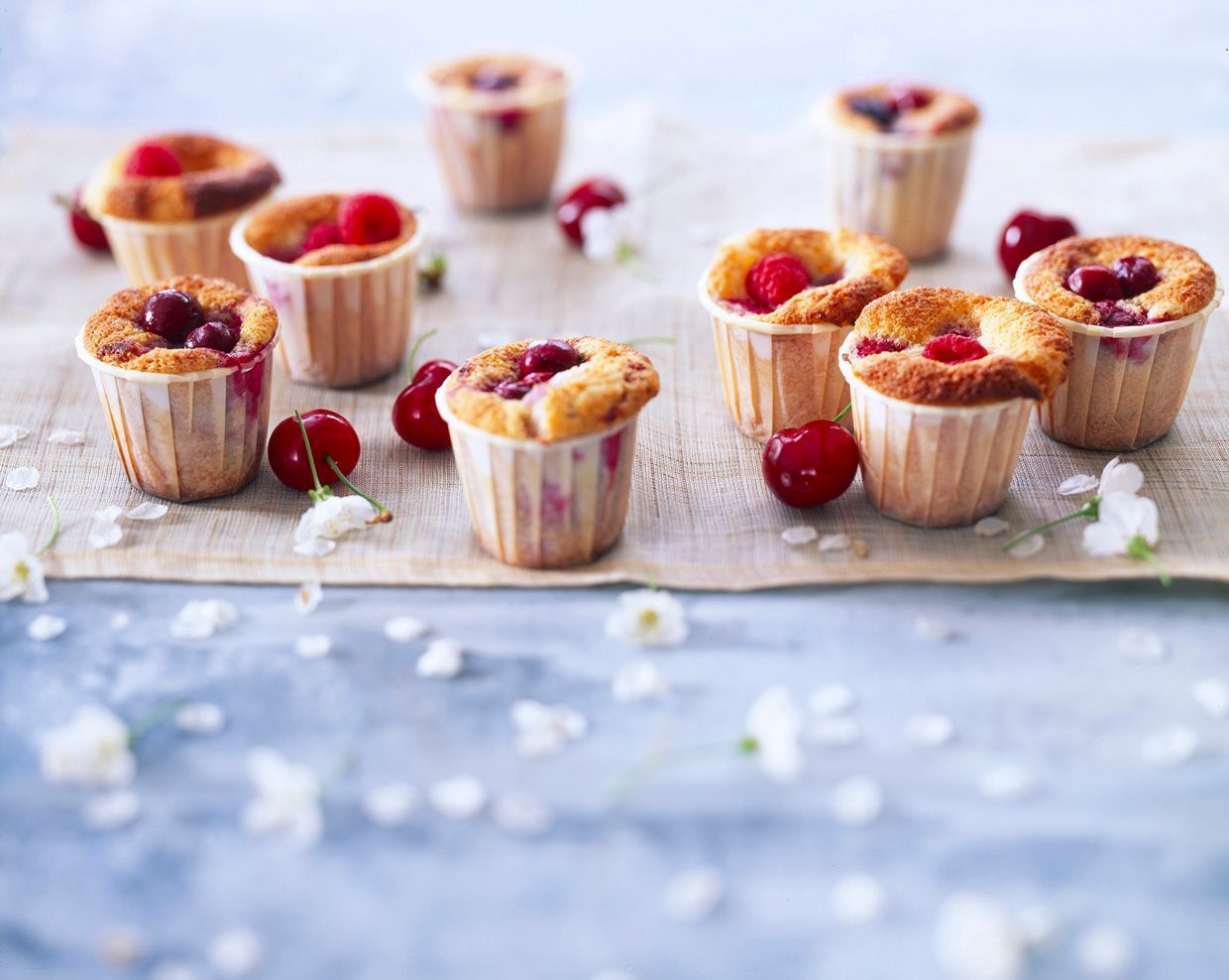 Muffins mit Kirschen und Himbeeren | Rezept Enie backt