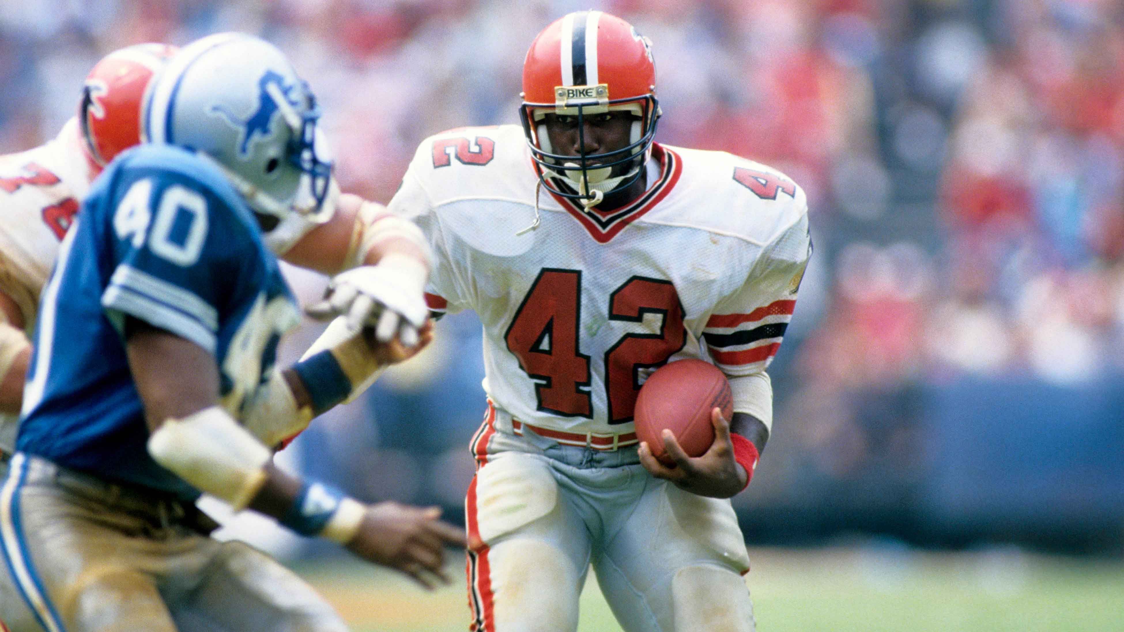 
                <strong>Atlanta Falcons: Gerald Riggs</strong><br>
                6.631 Yards bei 1.587 Runs - 48 Touchdowns
              