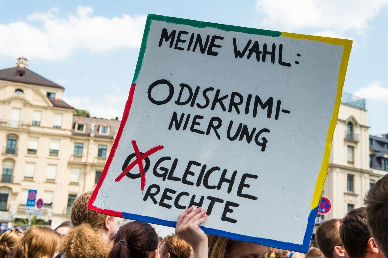 Gleiche Rechte für queere Menschen: ein Plakat bei der Parade 2013 in der Münchener Innenstadt. 