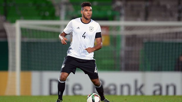 
                <strong>Jonathan Tah (Bayer Leverkusen)</strong><br>
                Jonathan Tah (Bayer Leverkusen): Der junge Innenverteidiger steht definitiv im Fokus des Bundestrainers. "Wir beobachten ihn intensiv", bestätigt Löw vor kurzer Zeit. Tah verpasst bislang keine einzige Sekunde in Bundesliga und Champions League. Aufgrund der Verletzungssorgen rund um Jerome Boateng und Benedikt Höwedes wäre Tah einer der erste Nutznießer. Ansonsten wird er wohl sicher Teil der deutschen Olympia-Mannschaft für Rio de Janeiro sein. ran-Voting: 5 Prozent.
              